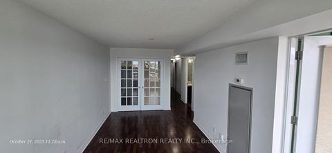 Photo 10 at 527 - 60 Fairfax Crescent, Birchmount, Toronto