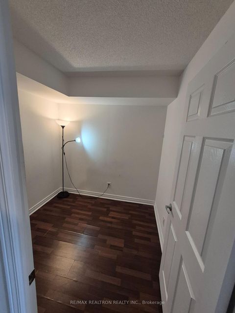 Photo 14 at 527 - 60 Fairfax Crescent, Birchmount, Toronto