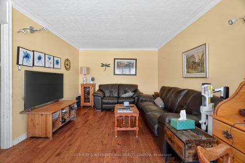 Photo 1 at 18 Rossburn Drive, Etobicoke West Mall, Toronto