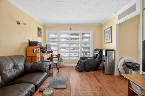 Photo 2 at 18 Rossburn Drive, Etobicoke West Mall, Toronto