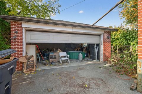 Photo 5 at 18 Rossburn Drive, Etobicoke West Mall, Toronto