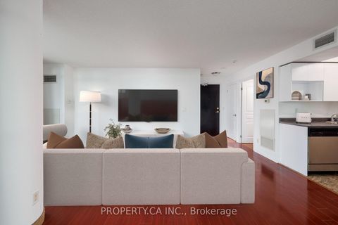 Photo 3 at 2011 - 18 Yonge Street, Waterfront Communities C1, Toronto