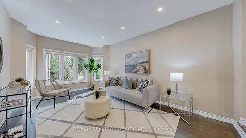 Photo 1 at 20 Edinburgh Drive, Doncrest, Richmond Hill