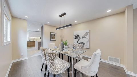 Photo 7 at 20 Edinburgh Drive, Doncrest, Richmond Hill