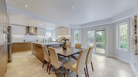 Photo 11 at 20 Edinburgh Drive, Doncrest, Richmond Hill