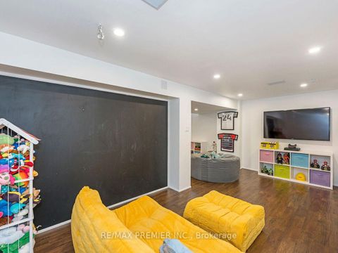 Photo 38 at 67 Gentile Circle, Elder Mills, Vaughan