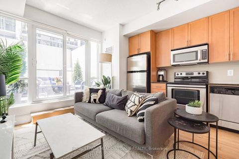 Photo 7 at 210 - 560 Front Street W, Waterfront Communities C1, Toronto