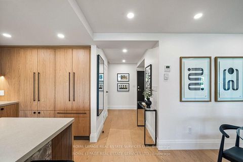 Photo 15 at 402 - 349 St Clair Avenue W, Casa Loma, Toronto