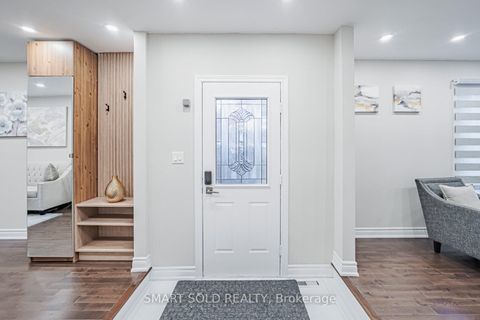 Photo 7 at 60 Steepleview Crescent, North Richvale, Richmond Hill