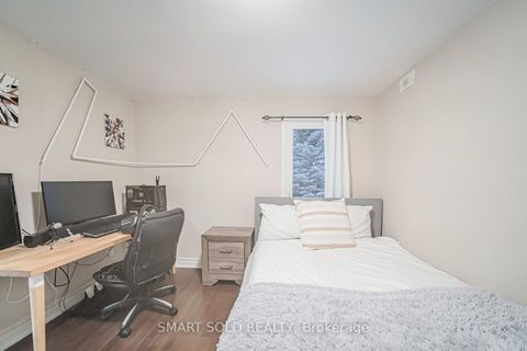 Photo 34 at 60 Steepleview Crescent, North Richvale, Richmond Hill