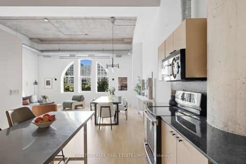 Photo 1 at 215 - 637 Lakeshore Boulevard W, Niagara, Toronto