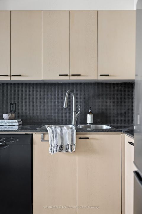 Photo 13 at 215 - 637 Lakeshore Boulevard W, Niagara, Toronto