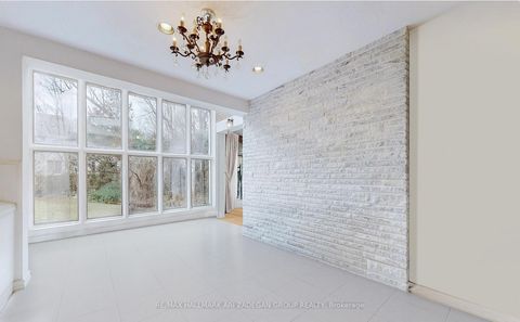 Photo 3 at 11 Vernham Avenue, Windfields, Toronto