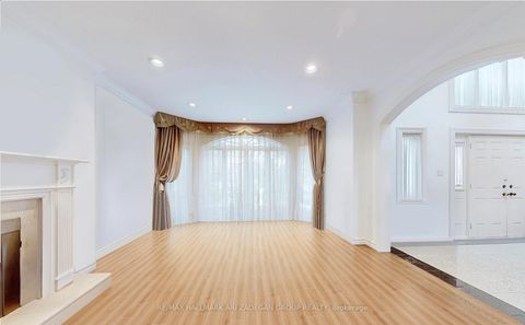 Photo 4 at 11 Vernham Avenue, Windfields, Toronto