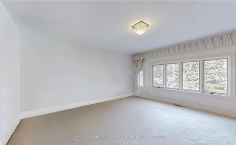 Photo 13 at 11 Vernham Avenue, Windfields, Toronto