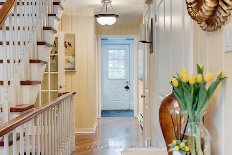 Photo 5 at 132 Sparling Court, SW Southwest, Oakville