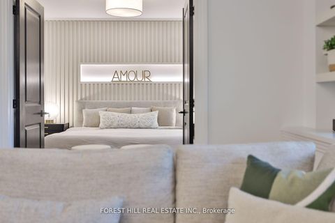 Photo 1 at 129 - 1 Benvenuto Place, Casa Loma, Toronto