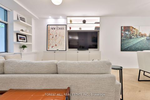 Photo 13 at 129 - 1 Benvenuto Place, Casa Loma, Toronto