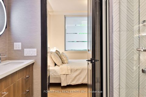 Photo 24 at 129 - 1 Benvenuto Place, Casa Loma, Toronto