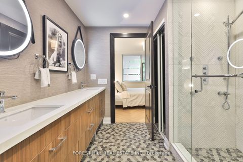 Photo 28 at 129 - 1 Benvenuto Place, Casa Loma, Toronto