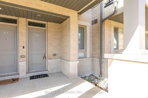 Photo 2 at 10 - 105 Kayla Crescent, Maple, Vaughan