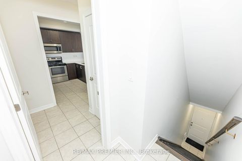 Photo 4 at 10 - 105 Kayla Crescent, Maple, Vaughan