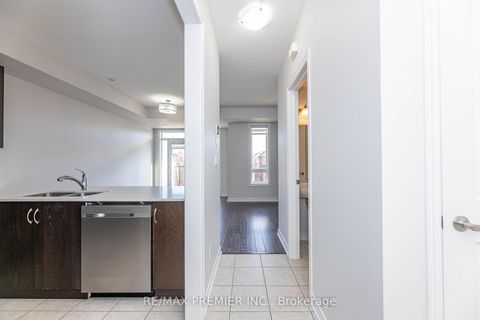 Photo 5 at 10 - 105 Kayla Crescent, Maple, Vaughan