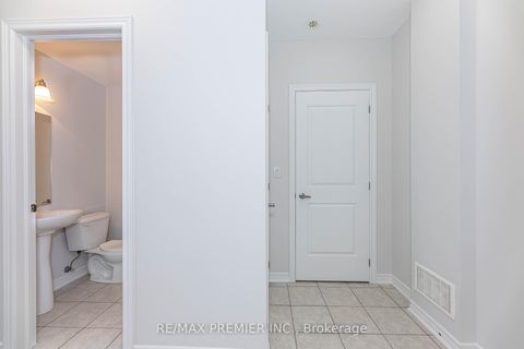 Photo 6 at 10 - 105 Kayla Crescent, Maple, Vaughan