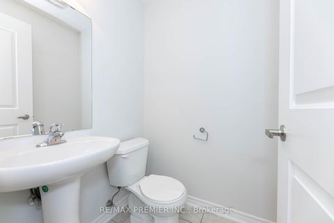 Photo 7 at 10 - 105 Kayla Crescent, Maple, Vaughan