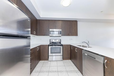 Photo 8 at 10 - 105 Kayla Crescent, Maple, Vaughan