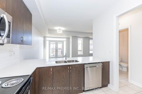 Photo 10 at 10 - 105 Kayla Crescent, Maple, Vaughan