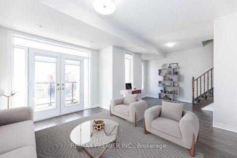 Photo 17 at 10 - 105 Kayla Crescent, Maple, Vaughan