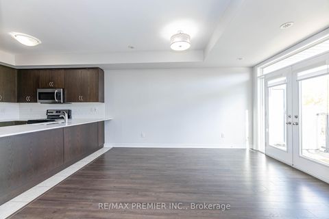 Photo 18 at 10 - 105 Kayla Crescent, Maple, Vaughan