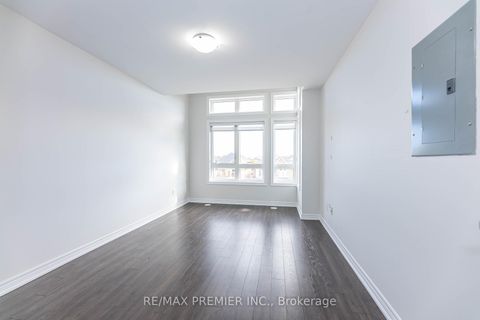 Photo 26 at 10 - 105 Kayla Crescent, Maple, Vaughan