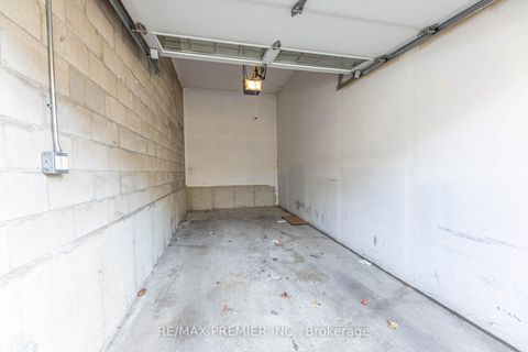 Photo 40 at 10 - 105 Kayla Crescent, Maple, Vaughan