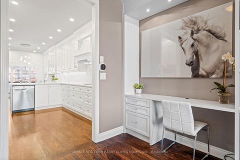 Photo 5 at 28 Mistywood Crescent, Patterson, Vaughan