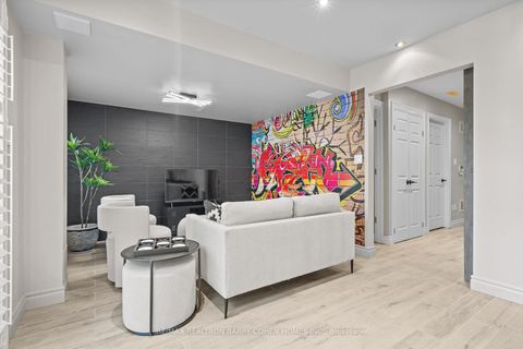 Photo 24 at 28 Mistywood Crescent, Patterson, Vaughan