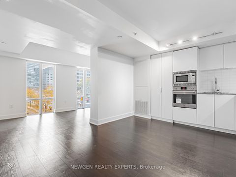 Photo 15 at 208 - 955 Bay Street, Bay Street Corridor, Toronto