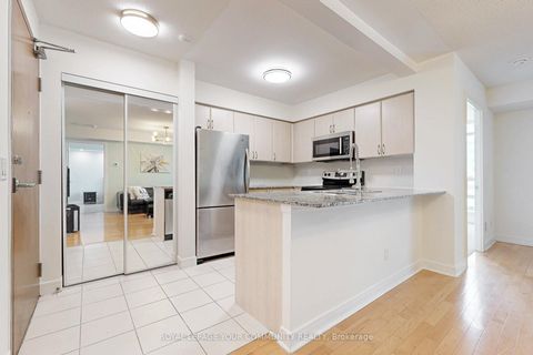 Photo 12 at 916 - 35 Bales Avenue, Willowdale East, Toronto