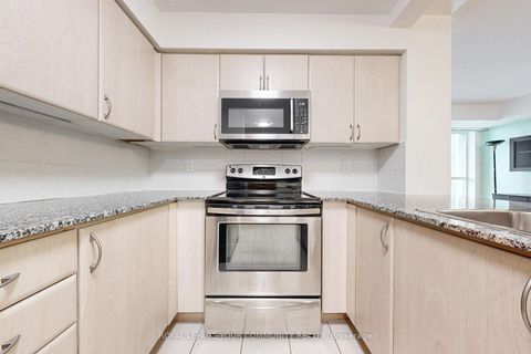 Photo 13 at 916 - 35 Bales Avenue, Willowdale East, Toronto