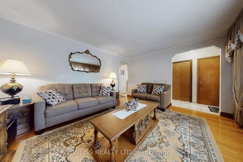 Photo 2 at 246 Thirtieth Street, Alderwood, Toronto