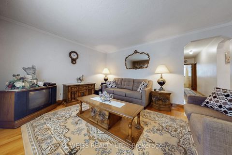 Photo 3 at 246 Thirtieth Street, Alderwood, Toronto