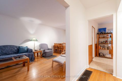 Photo 2 at 25 Willowmount Drive, Birchmount, Toronto