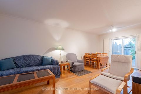 Photo 4 at 25 Willowmount Drive, Birchmount, Toronto