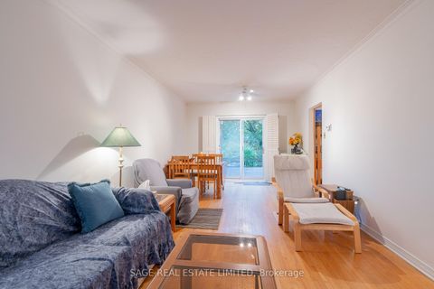 Photo 5 at 25 Willowmount Drive, Birchmount, Toronto