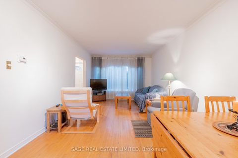 Photo 9 at 25 Willowmount Drive, Birchmount, Toronto