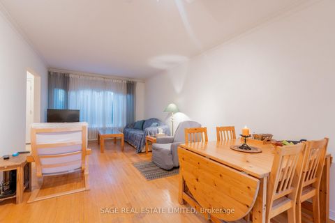 Photo 10 at 25 Willowmount Drive, Birchmount, Toronto