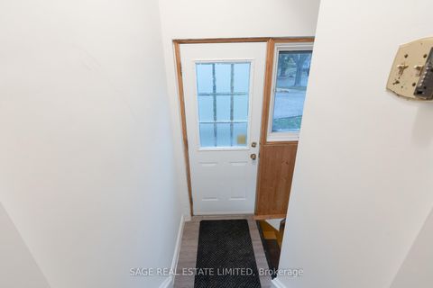 Photo 15 at 25 Willowmount Drive, Birchmount, Toronto