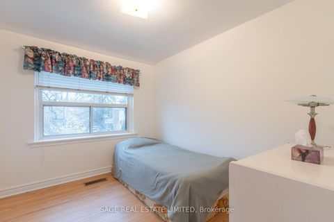 Photo 17 at 25 Willowmount Drive, Birchmount, Toronto