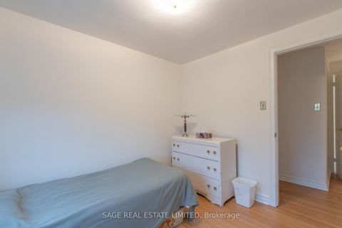 Photo 18 at 25 Willowmount Drive, Birchmount, Toronto